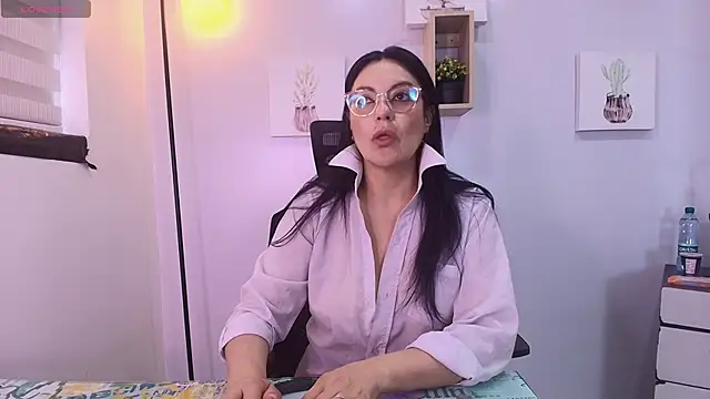 Snapshot of Zuzana21 chatting on 4, 5, 2026 Zuzana21 online show from 4, 5, 2026