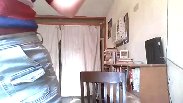 Snapshot of Tiramisu89 chatting on 21, 12, 2025 Tiramisu89 online show from 21, 12, 2025