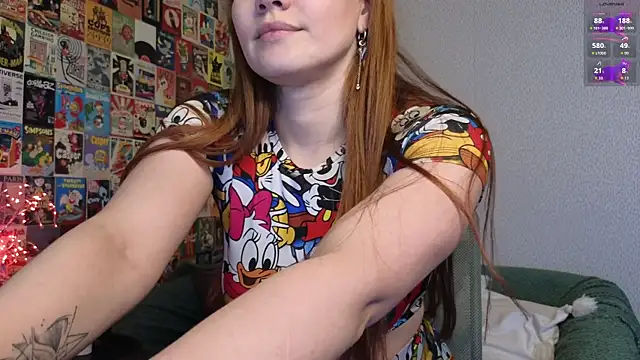 Snapshot of LittleLeen chatting on 1, 12, 2025 LittleLeen online show from 1, 12, 2025