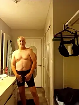 Snapshot of marc1812 chatting on 5, 12, 2024 marc1812 online show from 5, 12, 2024