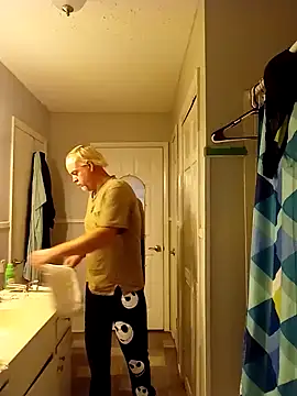 Snapshot of marc1812 chatting on 26, 12, 2024 marc1812 online show from 26, 12, 2024