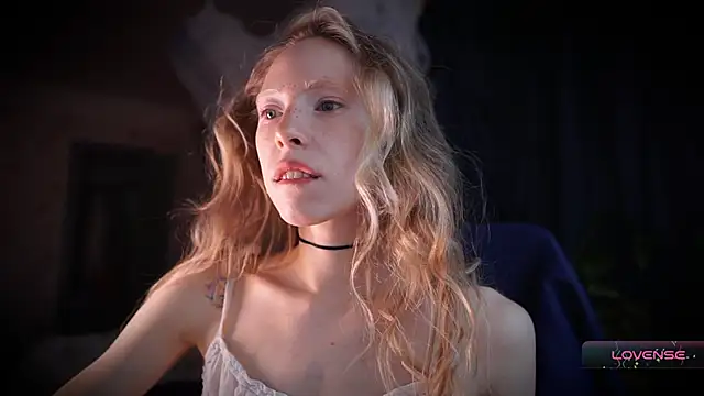 Snapshot of _Phantom_thread_ chatting on 3, 12, 2025 Phantom thread online show from 3, 12, 2025