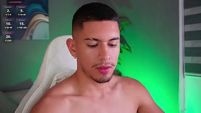 Snapshot of Aaronfox_x chatting on 15, 1, 2025 Aaronfox x online show from 15, 1, 2025