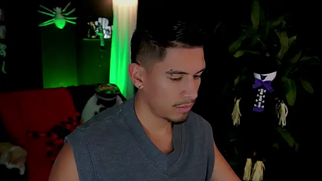 Snapshot of Aaronfox_x chatting on 17, 10, 2025 Aaronfox x online show from 17, 10, 2025