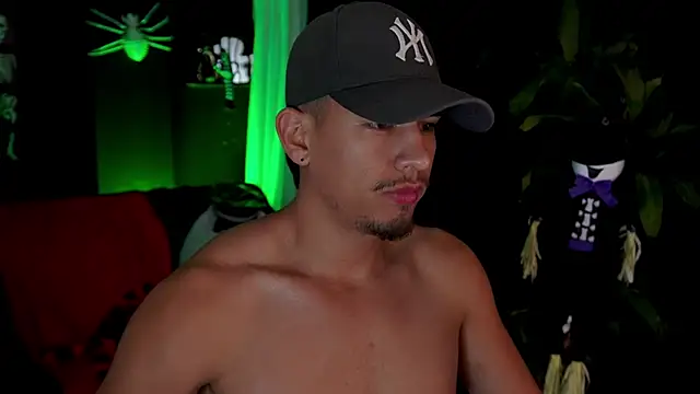 Snapshot of Aaronfox_x chatting on 18, 10, 2025 Aaronfox x online show from 18, 10, 2025