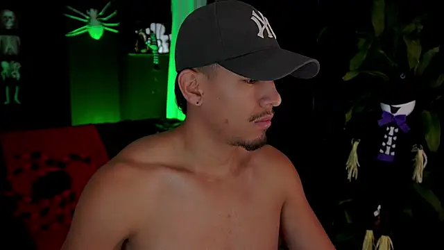 Snapshot of Aaronfox_x chatting on 20, 10, 2025 Aaronfox x online show from 20, 10, 2025