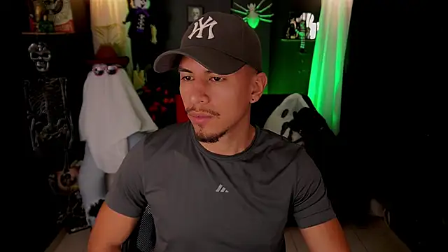 Snapshot of Aaronfox_x chatting on 24, 10, 2025 Aaronfox x online show from 24, 10, 2025