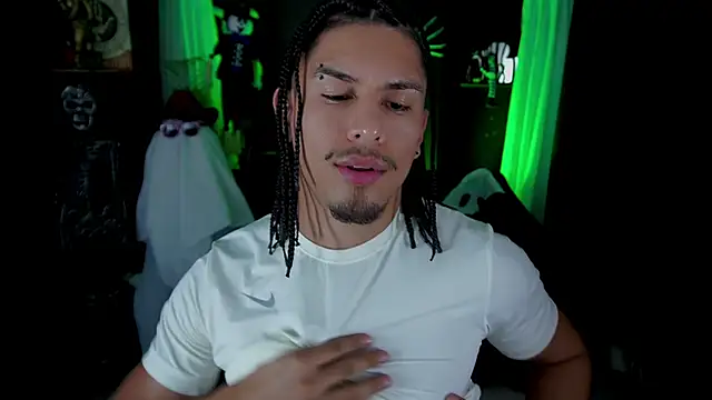 Snapshot of Aaronfox_x chatting on 25, 10, 2025 Aaronfox x online show from 25, 10, 2025