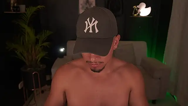 Snapshot of Aaronfox_x chatting on 3, 11, 2025 Aaronfox x online show from 3, 11, 2025