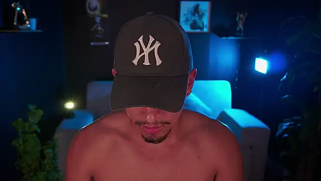 Snapshot of Aaronfox_x chatting on 16, 11, 2025 Aaronfox x online show from 16, 11, 2025