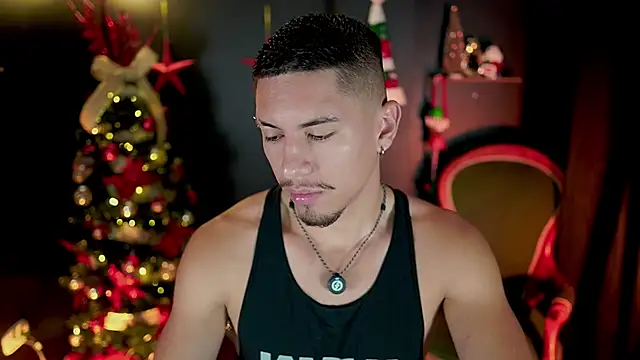 Snapshot of Aaronfox_x chatting on 15, 12, 2025 Aaronfox x online show from 15, 12, 2025