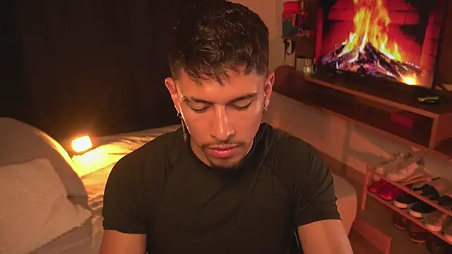 Snapshot of Aaronfox_x chatting on 9, 6, 2026 Aaronfox x online show from 9, 6, 2026