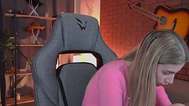 EllieCutes online show from 11, 4, 2026