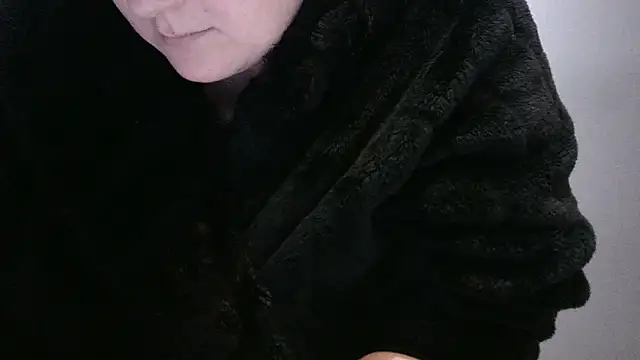 Snapshot of busty-bella1 chatting on 28, 11, 2025 busty-bella1 online show from 28, 11, 2025