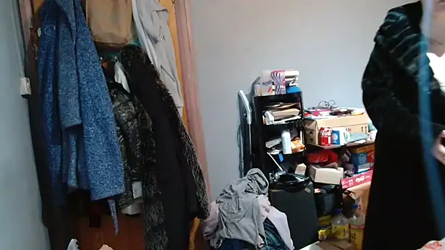 Snapshot of busty-bella1 chatting on 15, 12, 2025 busty-bella1 online show from 15, 12, 2025