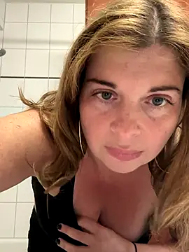 Snapshot of Lombada chatting on 1, 10, 2025 Lombada online show from 1, 10, 2025