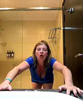 Snapshot of Lombada chatting on 11, 10, 2025 Lombada online show from 11, 10, 2025