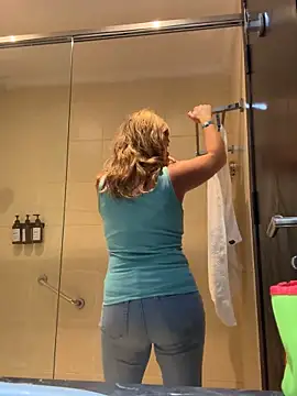 Snapshot of Lombada chatting on 13, 10, 2025 Lombada online show from 13, 10, 2025