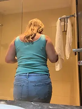 Snapshot of Lombada chatting on 14, 10, 2025 Lombada online show from 14, 10, 2025