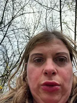 Snapshot of Lombada chatting on 9, 11, 2025 Lombada online show from 9, 11, 2025