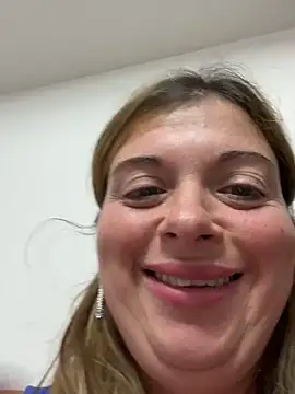 Snapshot of Lombada chatting on 22, 11, 2025 Lombada online show from 22, 11, 2025