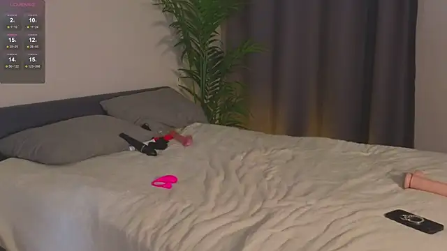 Snapshot of Roxie_Mils chatting on 1, 2, 2025 Roxie Mils online show from 1, 2, 2025