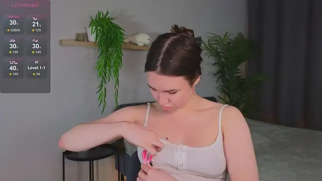 Snapshot of Roxie_Mils chatting on 4, 2, 2025 Roxie Mils online show from 4, 2, 2025