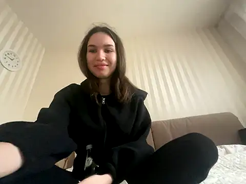 Snapshot of Roxie_Mils chatting on 18, 11, 2025 Roxie Mils online show from 18, 11, 2025