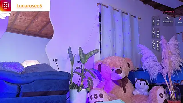 LunaRose5 online show from 11, 11, 2025