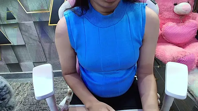 Snapshot of YourKusu chatting on 10, 10, 2025 YourKusu online show from 10, 10, 2025