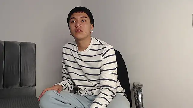 Snapshot of alex-lover chatting on 18, 11, 2025 alex-lover online show from 18, 11, 2025