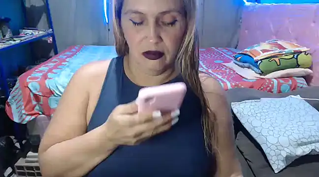 Snapshot of mom_son_dirty chatting on 2, 2, 2025 mom son dirty online show from 2, 2, 2025