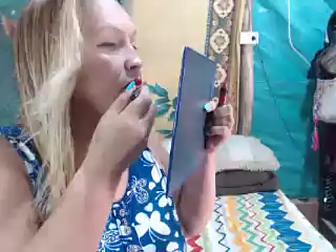 Snapshot of mom_son_dirty chatting on 8, 10, 2025 mom son dirty online show from 8, 10, 2025