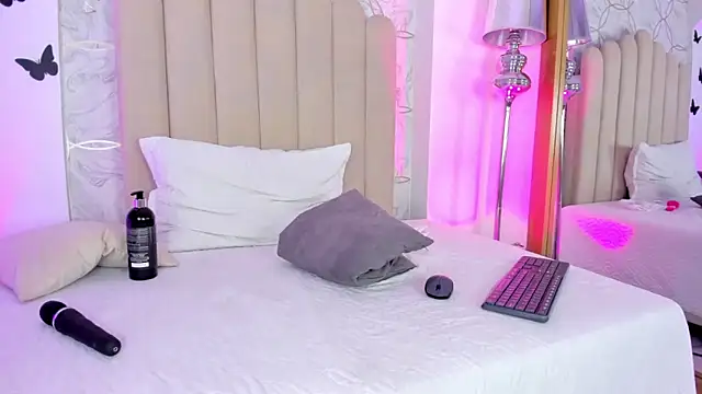 PollyGrey  online show from 1, 2, 2025