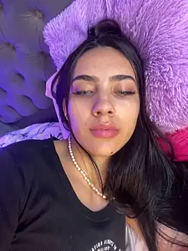 IsaValencia online show from 9, 1, 2025