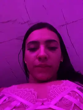 IsaValencia online show from 18, 1, 2025