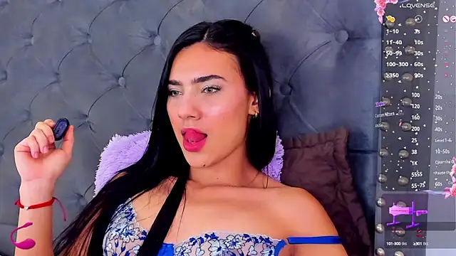 IsaValencia online show from 30, 1, 2025