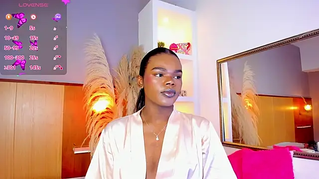 CamiEstrada online show from 10, 3, 2025