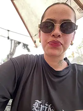 Mae Henao9 online show from 6, 2, 2026