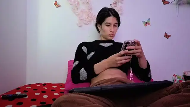 Snapshot of Safiro_Queen chatting on 15, 11, 2025 Safiro Queen online show from 15, 11, 2025