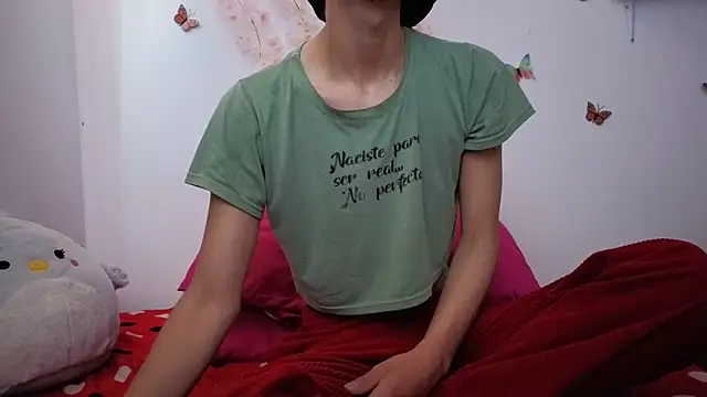 Snapshot of Safiro_Queen chatting on 16, 12, 2025 Safiro Queen online show from 16, 12, 2025