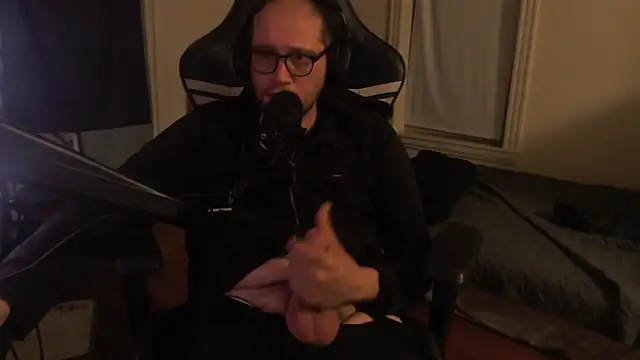 Snapshot of chicostick413 chatting on 27, 9, 2025 chicostick413 online show from 27, 9, 2025