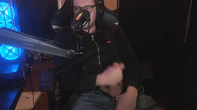 Snapshot of chicostick413 chatting on 10, 11, 2025 chicostick413 online show from 10, 11, 2025