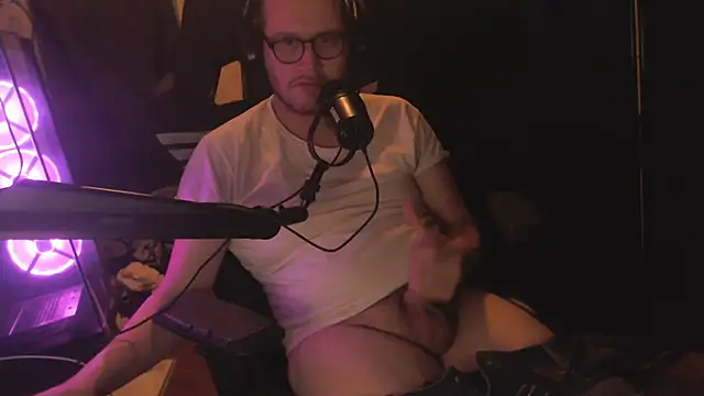 Snapshot of chicostick413 chatting on 29, 11, 2025 chicostick413 online show from 29, 11, 2025