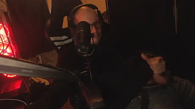 Snapshot of chicostick413 chatting on 29, 11, 2025 chicostick413 online show from 29, 11, 2025