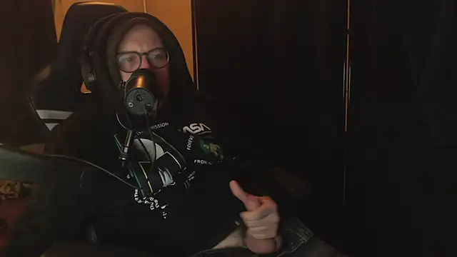 Snapshot of chicostick413 chatting on 16, 12, 2025 chicostick413 online show from 16, 12, 2025