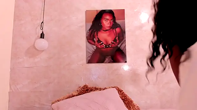 Snapshot of NicolVilla chatting on 10, 3, 2025 NicolVilla online show from 10, 3, 2025