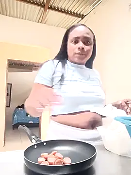 Snapshot of NicolVilla chatting on 14, 12, 2025 NicolVilla online show from 14, 12, 2025