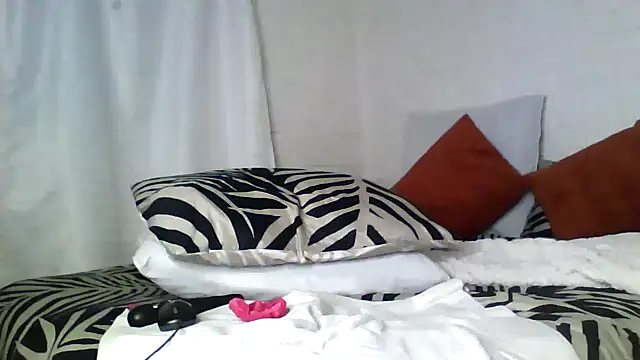 Snapshot of Shria107 chatting on 28, 4, 2026 Shria107 online show from 28, 4, 2026