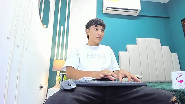 Austin Cardieff online show from 3, 2, 2025